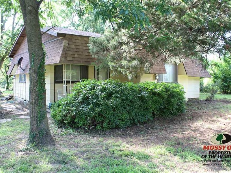Ranch-Style Home Nestled on 9 Acres : Land for Sale : Coffeyville : Montgomery County : Kansas ...